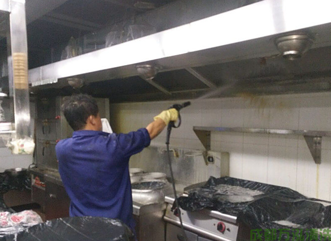 大型油烟机/油烟管道多久清洗一次才合规？不同场景清洗频次有差异吗？