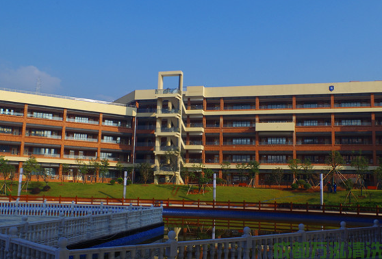 2025年7月08日达州某中学厨房油烟机和烟道清洗案例