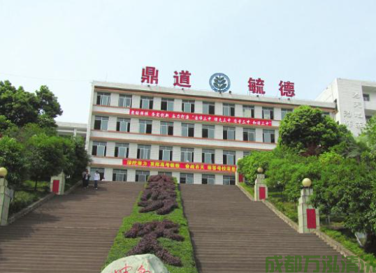 2025年10月05日资阳某民办学校食堂油烟机和烟道清洗案例